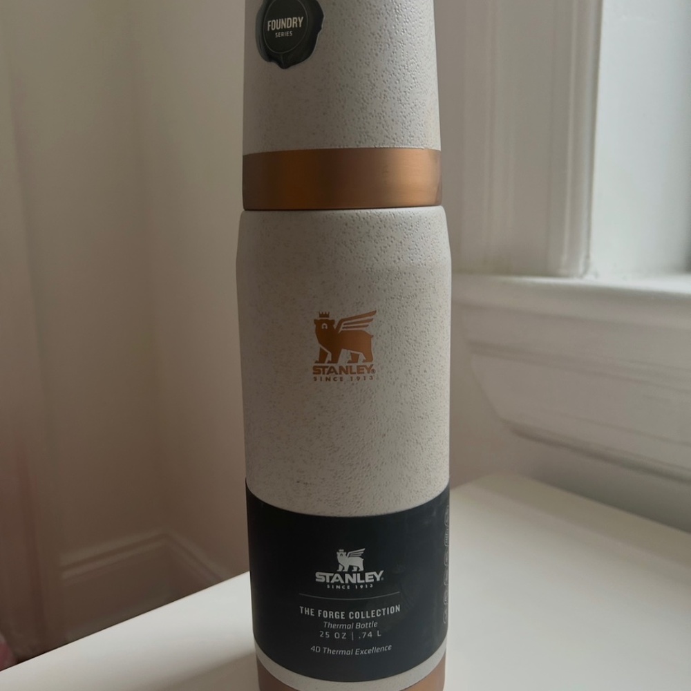 NWT Stanley 25oz Foundry Ash Bronze Forge - William Stanley Jr. Engraving